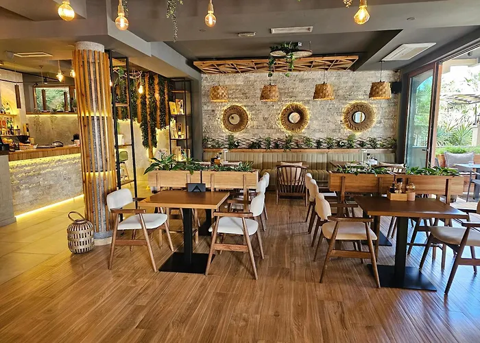 Lacasa Apartments & Restaurant