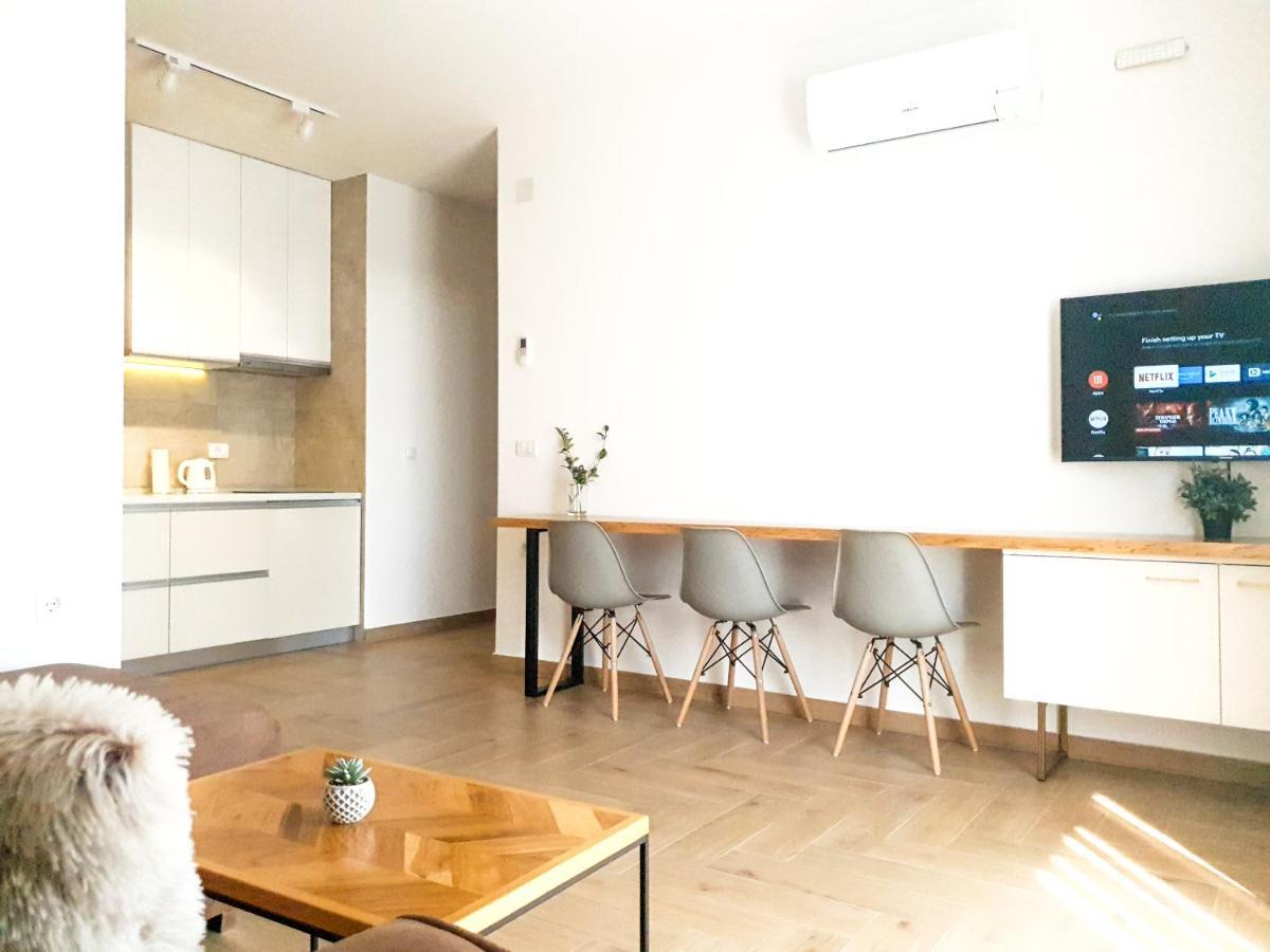 Apartment Lacasa & Restaurant
