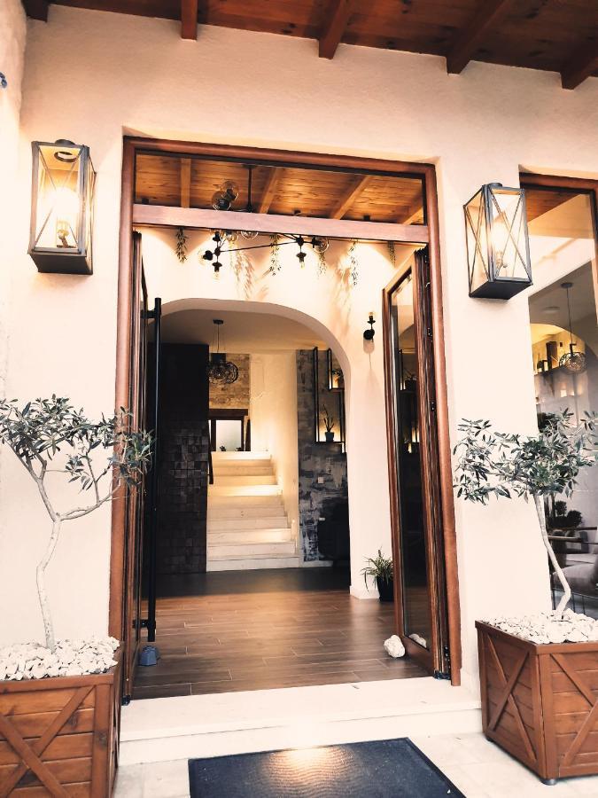 Lacasa & Restaurant Apartment