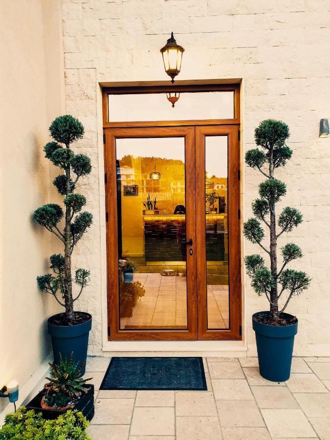 Apartment Lacasa & Restaurant *