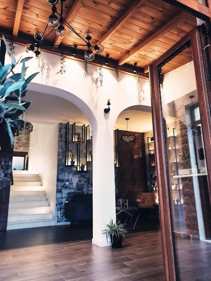 Apartment Lacasa & Restaurant *
