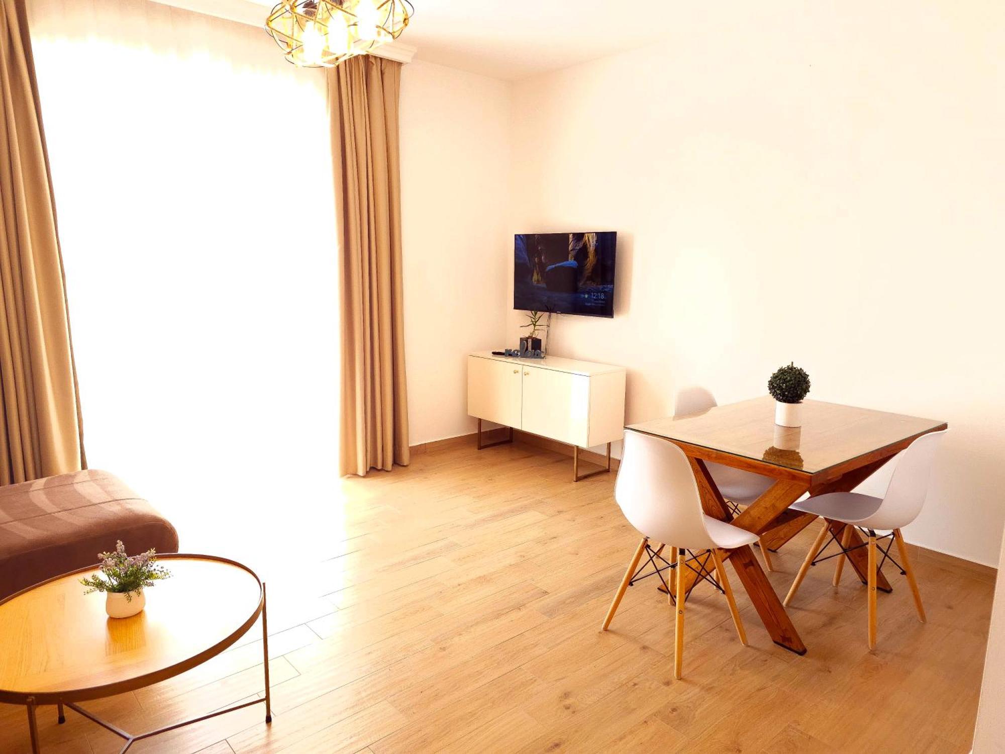 Apartment Lacasa & Restaurant *