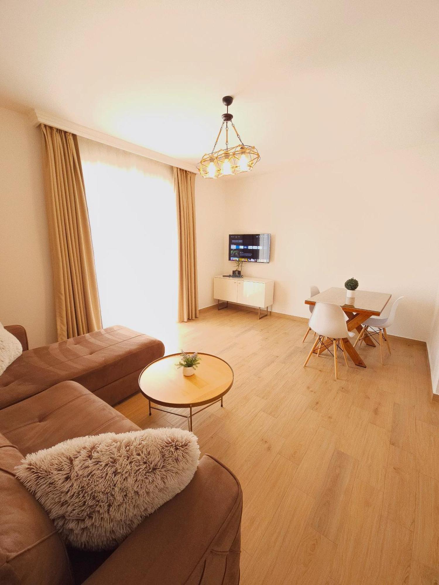 Apartment Lacasa & Restaurant