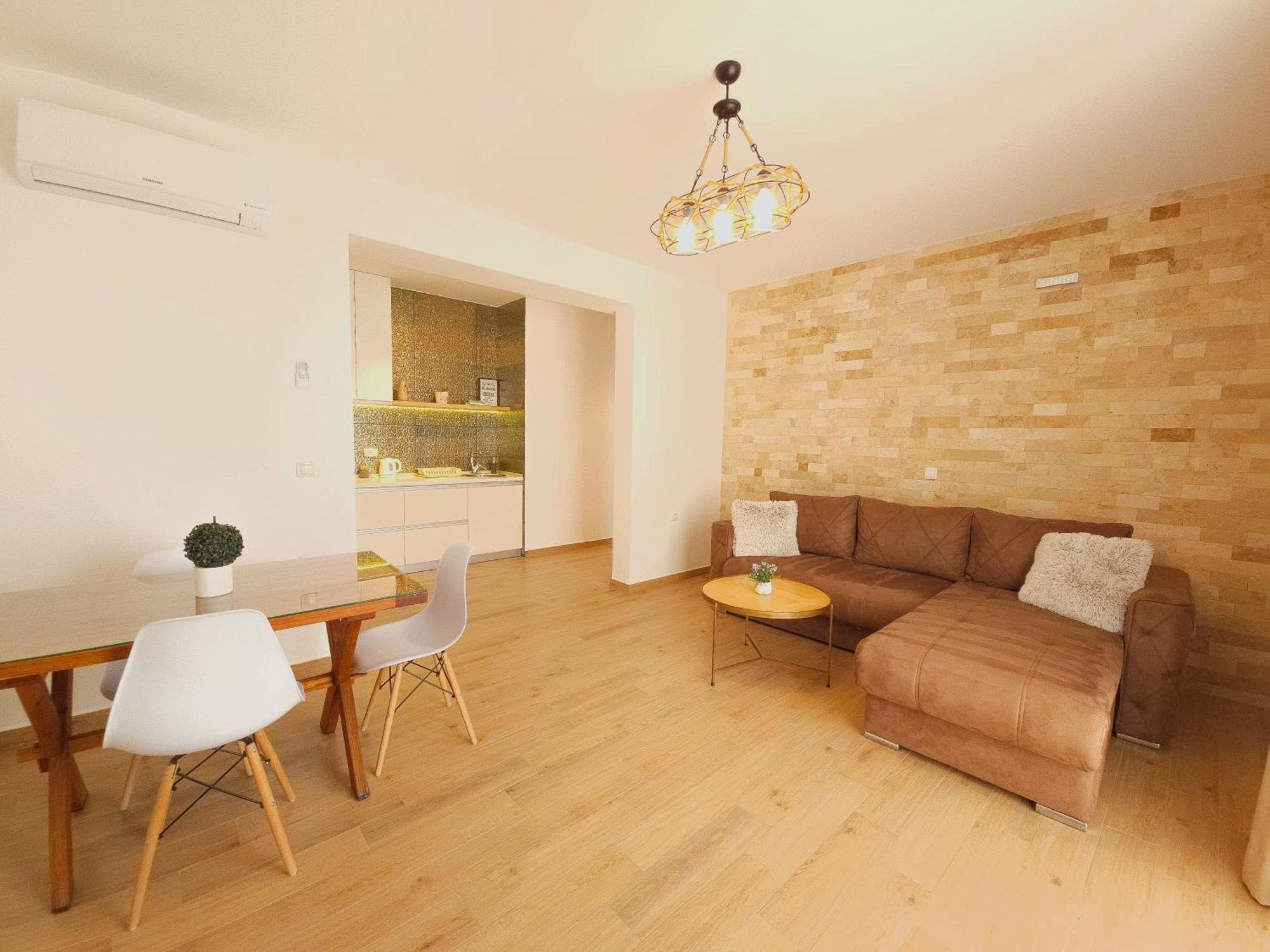 Lacasa & Restaurant Apartment *