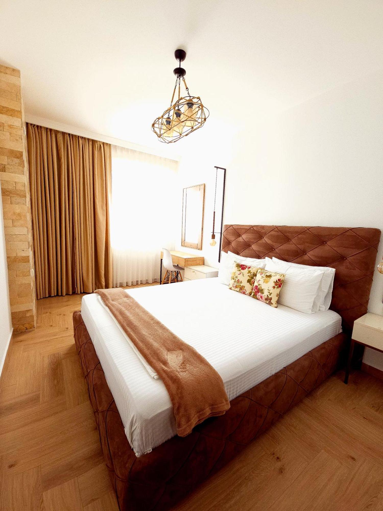 Apartment Lacasa & Restaurant *