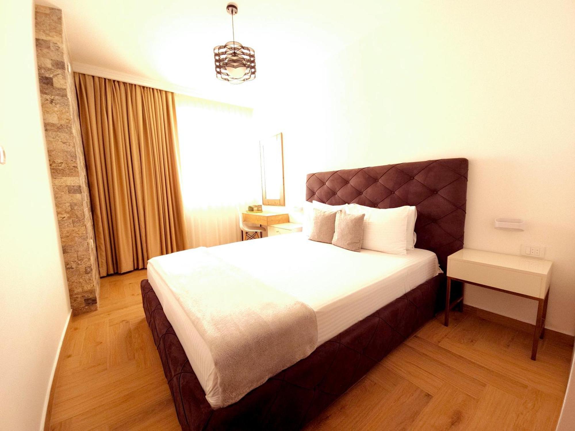 Lacasa & Restaurant Apartment