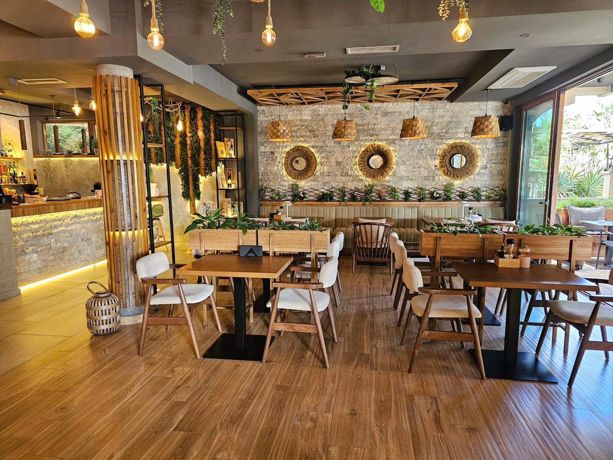 Apartment Lacasa & Restaurant